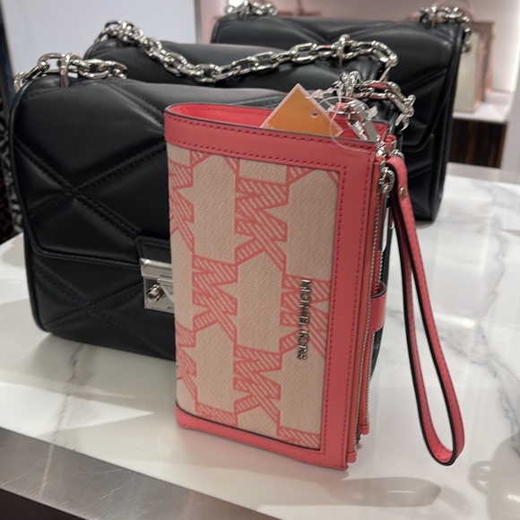 MICHAEL KORS JET SET TRAVEL 35S3GTVW7J LIGHT SAGE LG DOUBLE ZIP WRISTLET-WALLET - Picture 6 of 16